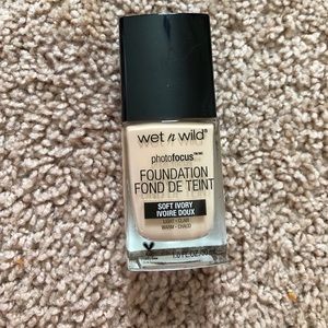 Wet n wild foundation